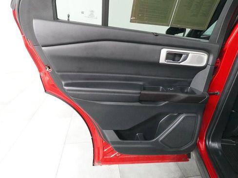 Used 2020 Ford Explorer Platinum w/ Premium Technology Package image 28