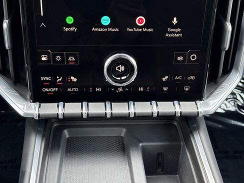 Used 2025 GMC Acadia Elevation image 5