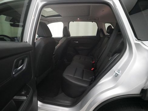 Used 2024 Nissan Rogue SV w/ SV Premium Package AWD/4WD image 16