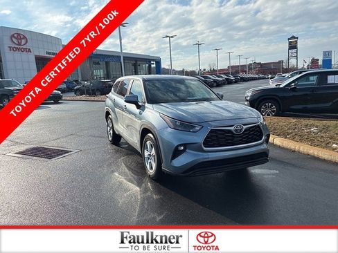 Used 2023 Toyota Highlander LE image 1