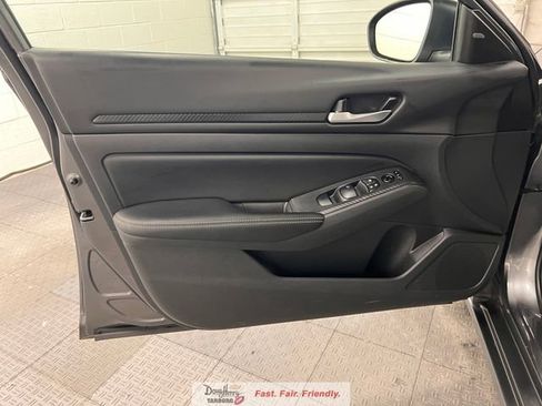 Used 2025 Nissan Altima 2.5 SV FWD image 24
