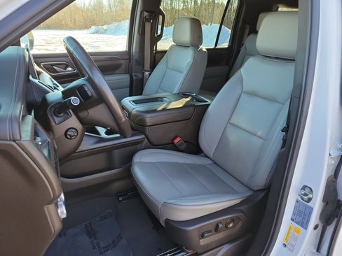 Used 2022 GMC Yukon XL SLT w/ SLT Premium Package image 14