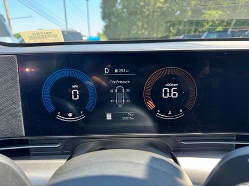 Used 2025 Hyundai Kona SEL FWD image 32