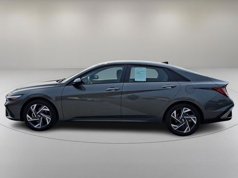Certified 2025 Hyundai Elantra Sport FWD image 6
