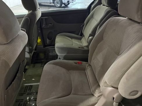 Used 2010 Toyota Sienna LE FWD image 27