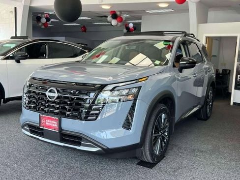New 2026 Nissan Pathfinder Platinum w/ Cargo Package AWD/4WD image 3