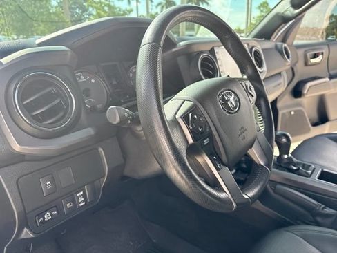 Used 2021 Toyota Tacoma TRD Sport w/ TRD Premium Sport Package AWD/4WD image 5