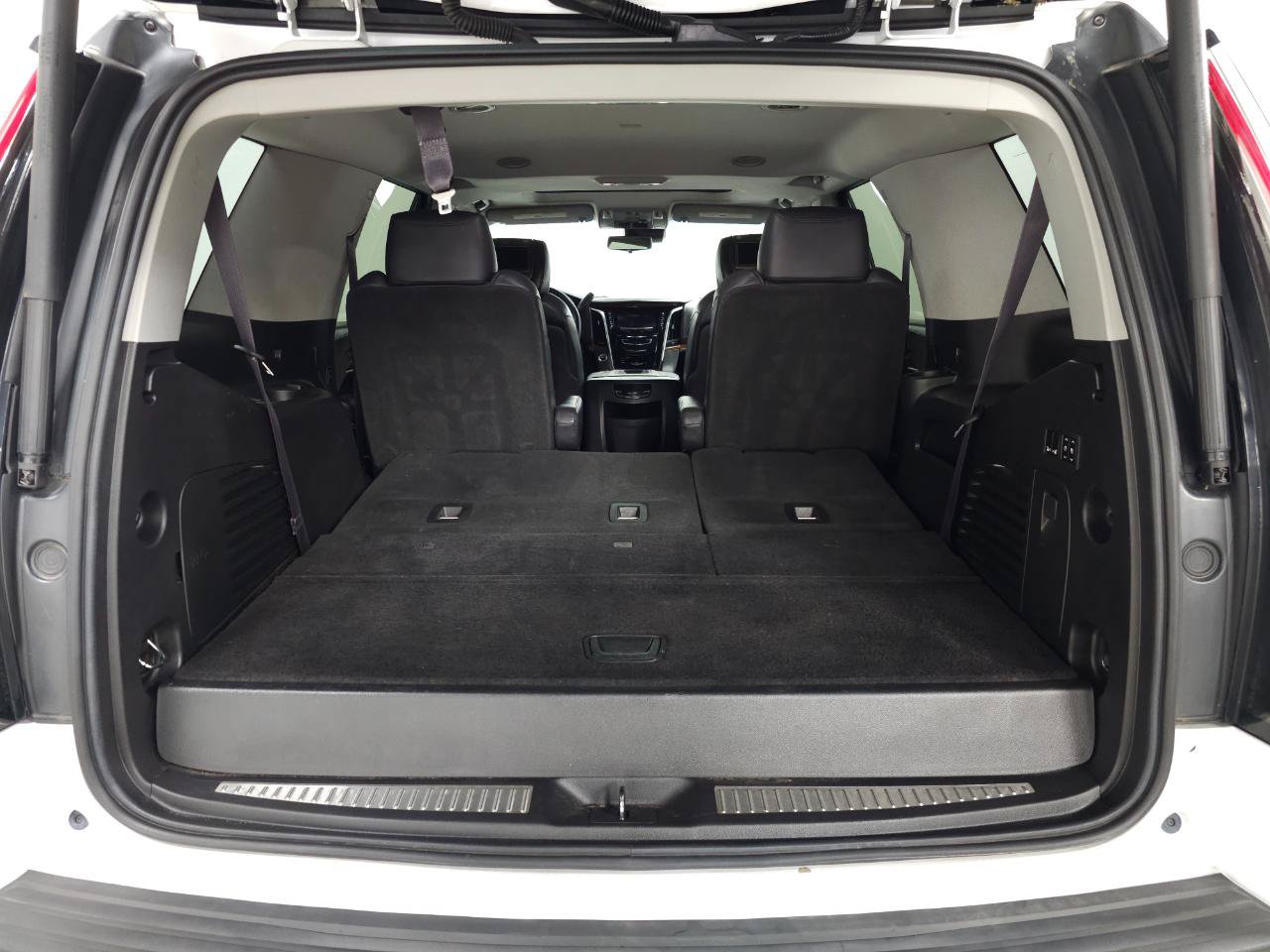 Used 2017 Cadillac Escalade Luxury AWD/4WD image 36