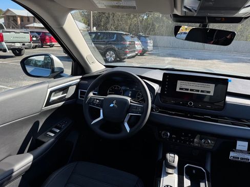 New 2026 Mitsubishi Outlander SE AWD/4WD image 23