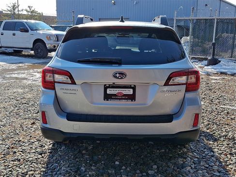 Used 2017 Subaru Outback 2.5i Limited image 5