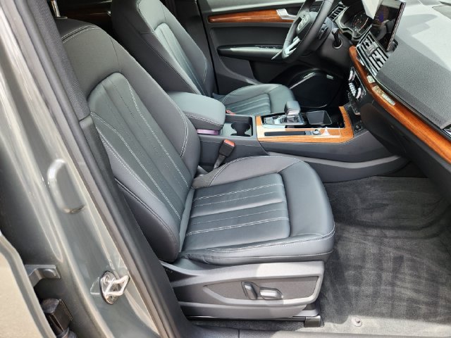 Used 2023 Audi Q5 2.0T Premium w/ Convenience Package AWD/4WD image 12