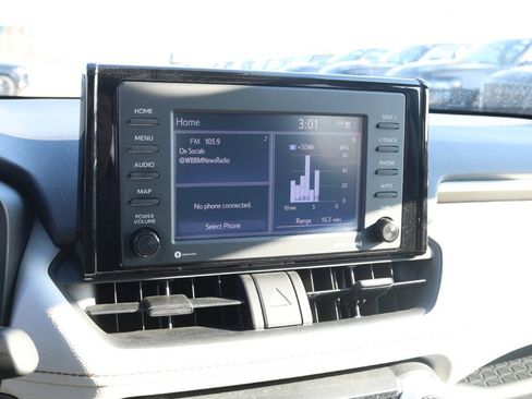 Used 2022 Toyota RAV4 XLE image 25