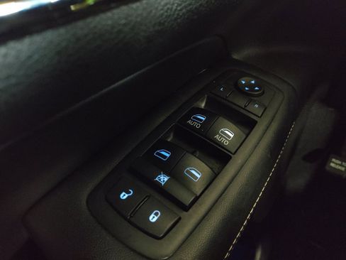 Used 2017 Jeep Grand Cherokee Limited AWD/4WD image 27