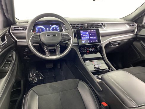 Used 2023 Jeep Grand Cherokee Altitude image 19