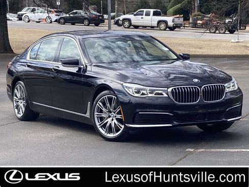 Used 2019 BMW 750i image 1
