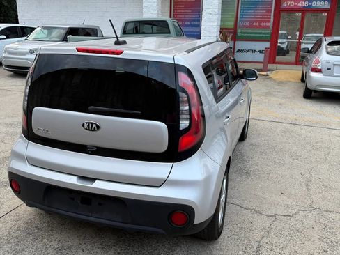 Used 2019 Kia Soul FWD image 4