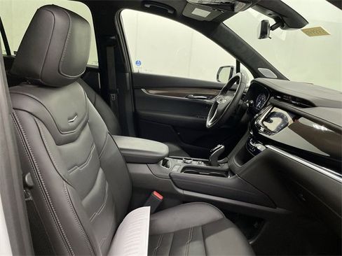 Certified 2025 Cadillac XT6 Premium Luxury w/ Platinum Package image 24