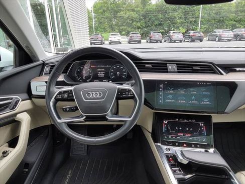 Used 2024 Audi Q8 e-tron Premium Plus w/ Premium Plus Package AWD/4WD image 17