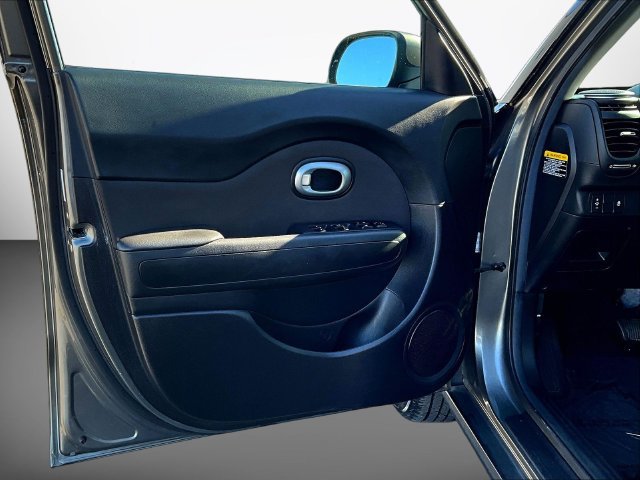 Used 2019 Kia Soul FWD image 22