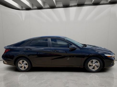 Used 2025 Hyundai Elantra SE FWD image 6