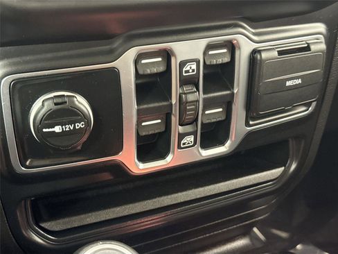 Used 2020 Jeep Gladiator Overland image 30