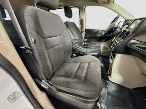 Used 2018 Dodge Grand Caravan SE w/ UConnect Hands-Free Group FWD image 27