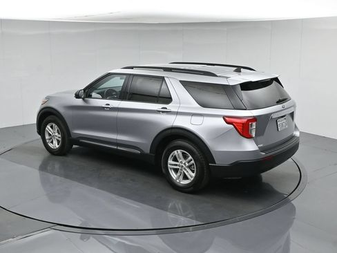 Certified 2022 Ford Explorer XLT RWD image 59