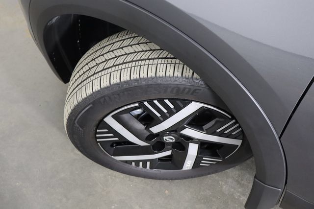 Used 2025 Nissan Kicks SV FWD image 34