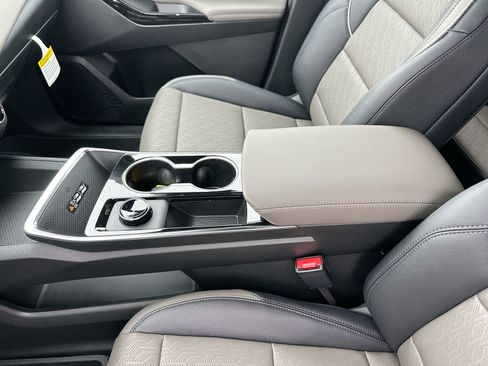 New 2026 Chevrolet Equinox LT w/ Convenience Package II image 21