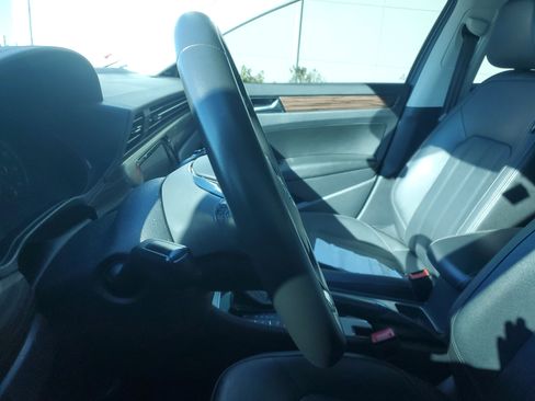 Used 2022 Volkswagen Passat 2.0T image 10