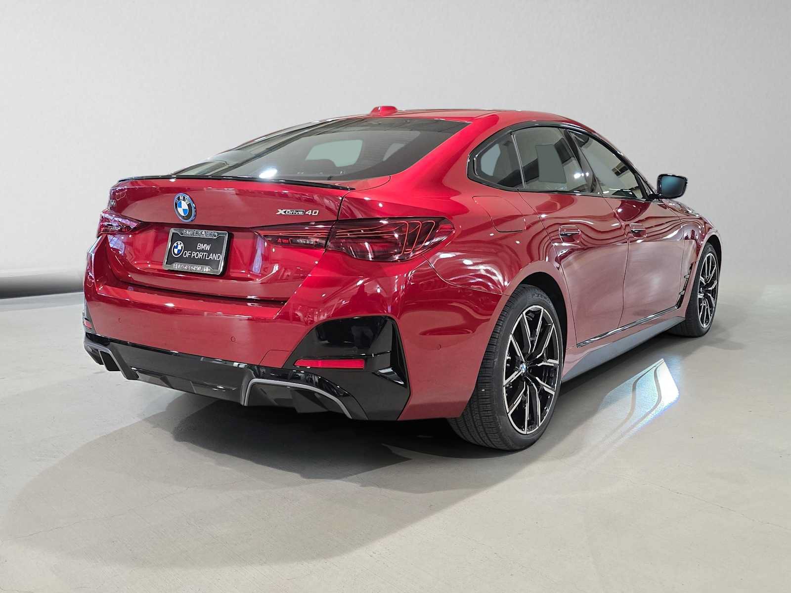 Used 2025 BMW i4 xDrive40i w/ M Sport Package AWD/4WD image 3