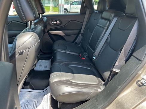 Used 2018 Jeep Cherokee Limited image 12