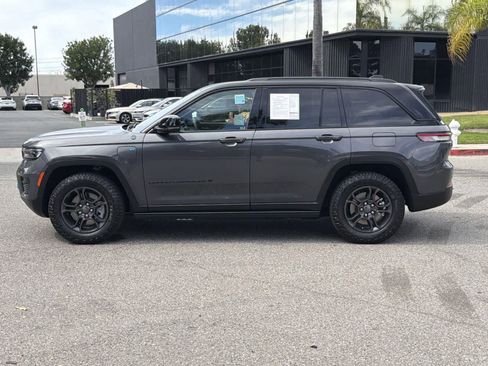 Used 2025 Jeep Grand Cherokee Trailhawk AWD/4WD image 3