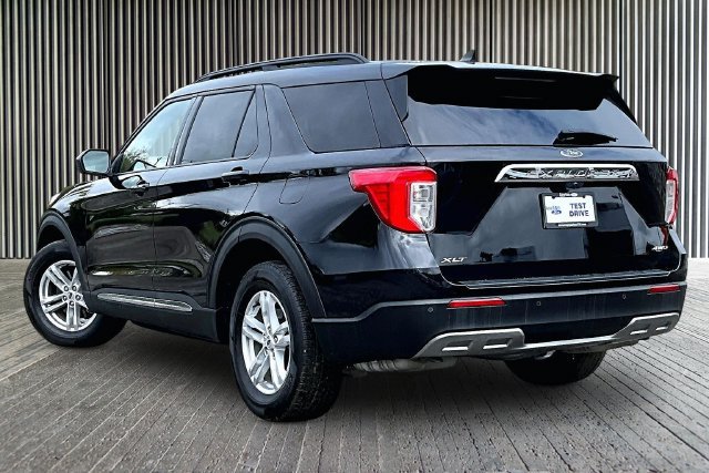 Used 2023 Ford Explorer XLT w/ Equipment Group 202A AWD/4WD image 11