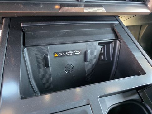 Used 2024 GMC Hummer EV 2X w/ LPO, Illumination Package image 21