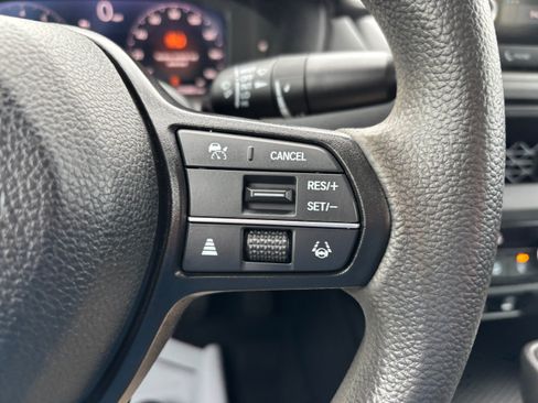 Used 2023 Honda Accord EX image 19