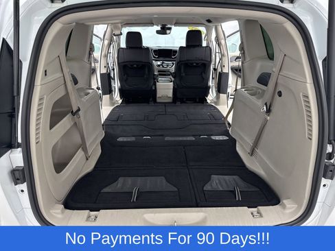 Used 2022 Chrysler Pacifica Touring-L FWD image 41