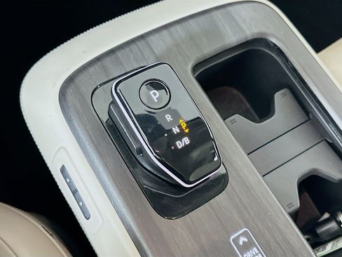 Used 2024 Nissan Ariya FWD image 24
