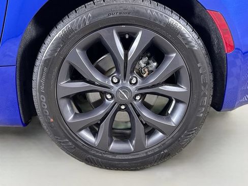 Used 2020 Chrysler Pacifica Touring w/ S Appearance Package FWD image 31