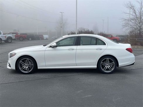 Used 2019 Mercedes-Benz E 300 4MATIC image 2