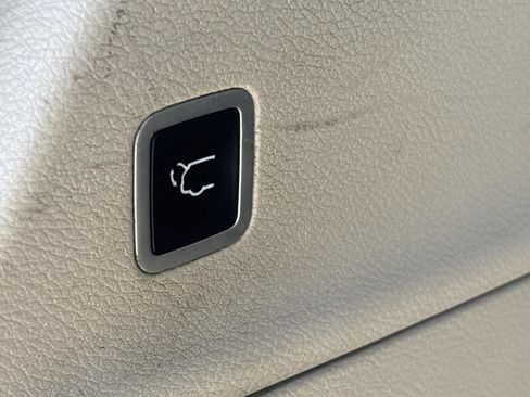 Used 2019 Chrysler Pacifica Touring-L image 31