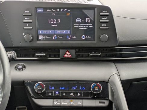 Used 2025 Hyundai Elantra Sport image 23