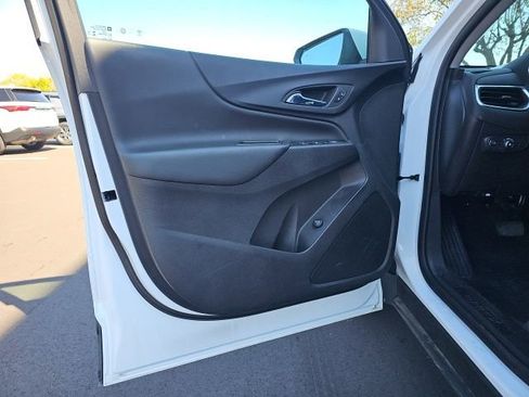 Used 2023 Chevrolet Equinox LT FWD image 16