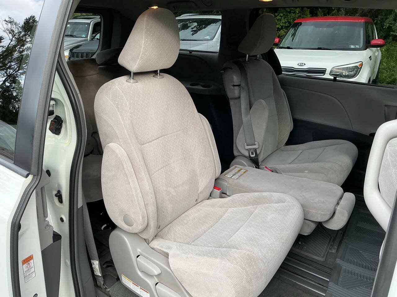 Used 2017 Toyota Sienna LE FWD image 30