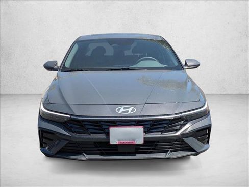 Used 2024 Hyundai Elantra SEL w/ Convenience Package FWD image 2