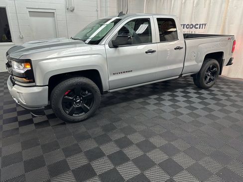 Used 2017 Chevrolet Silverado 1500 LT w/ Redline Edition AWD/4WD image 5