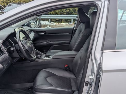 Used 2022 Toyota Camry XSE image 15