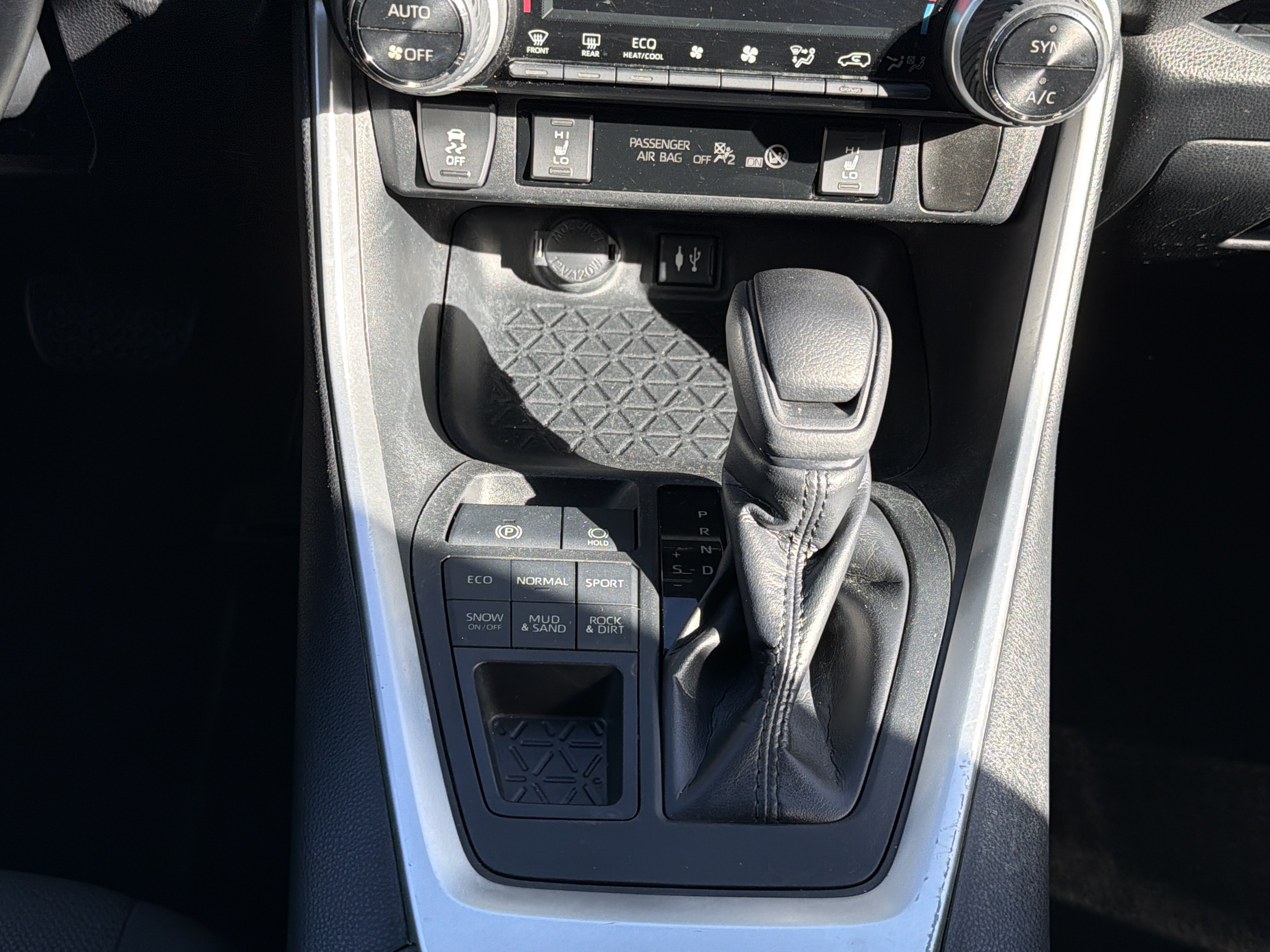 Used 2019 Toyota RAV4 XLE w/ Convenience Package AWD/4WD image 15