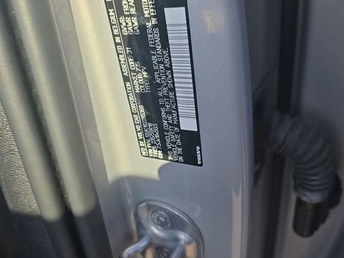 Used 2024 Volvo XC40 B5 Core AWD/4WD image 29