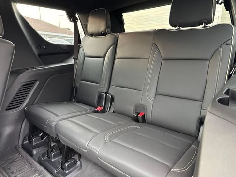 Used 2024 GMC Yukon SLT w/ SLT Premium Package AWD/4WD image 17